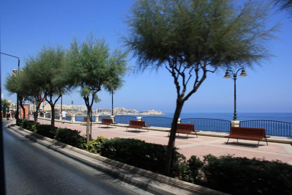 Modern Apartment Steps From Balluta Bay Sliema Exterior foto